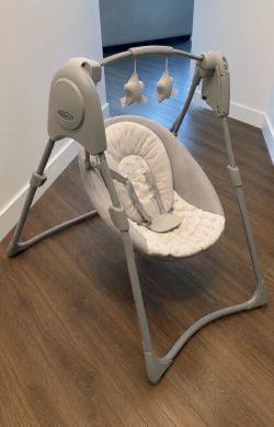 Graco Slim Spaces Compact Baby Swing
