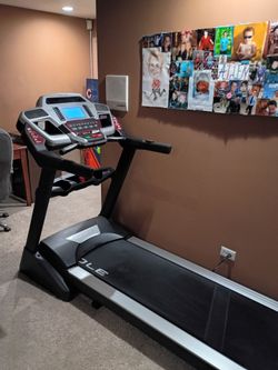 SOLE F65 TREADMILL ( EXCELLENT CONDITION & DELIVERY AVAILABLE TODAY