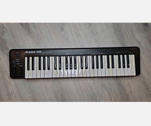 Alesis Q49 USB MIDI Keyboard Controller