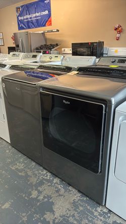 Nice like new Whirlpool washer top loader and gas dryer set