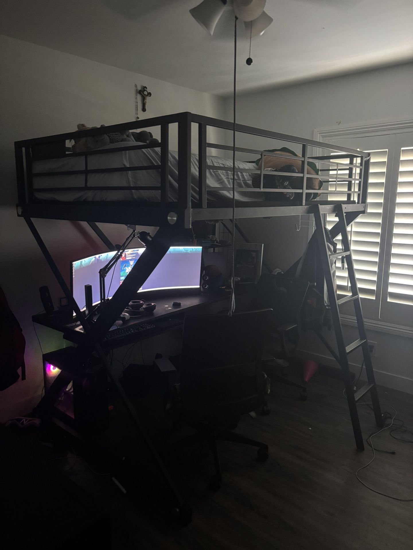 Loft Bed W/desk Full Size
