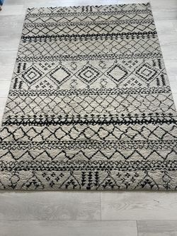 Aztec Ivory 60”x84” Rug