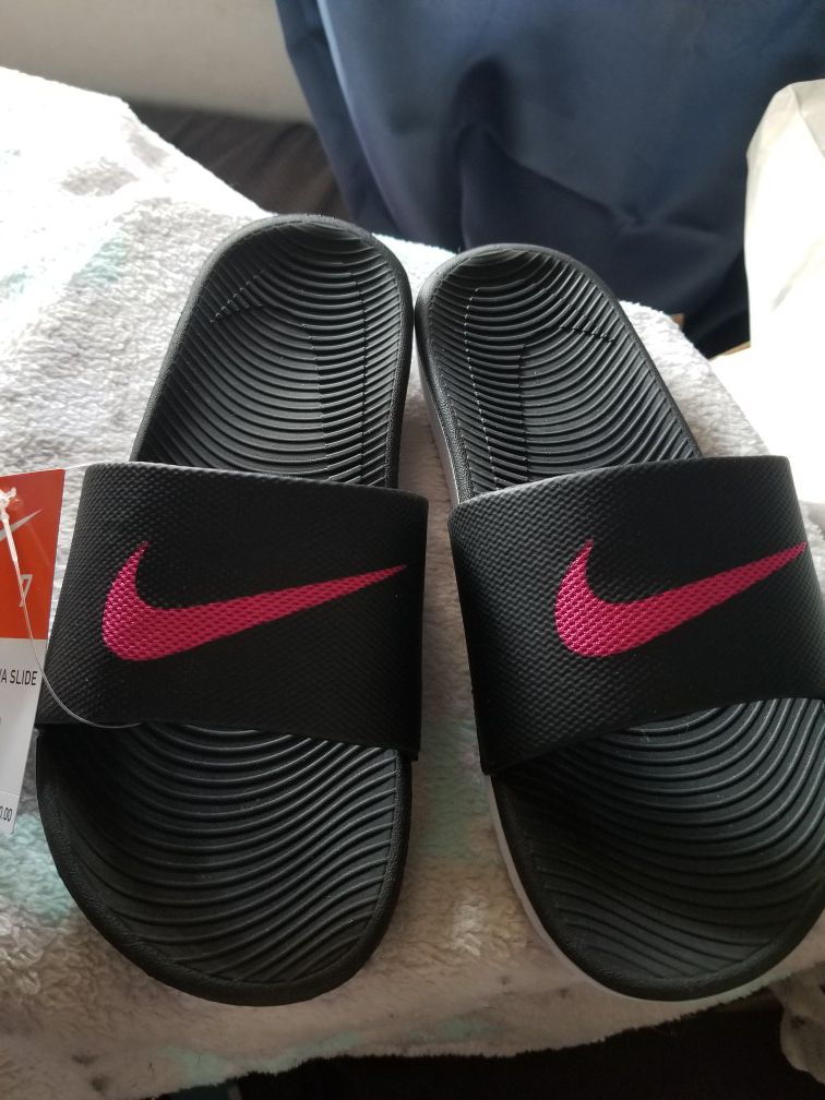 Nike flip flops