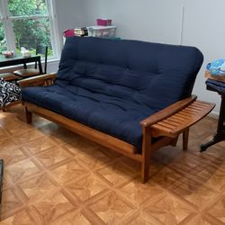 Futon. Queen Size