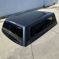 Leer 100XR  GMC Sierra 6’5” Shadow Gray Metallic 