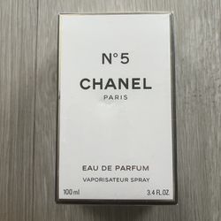 Woman’s Perfume Chanel No 5
