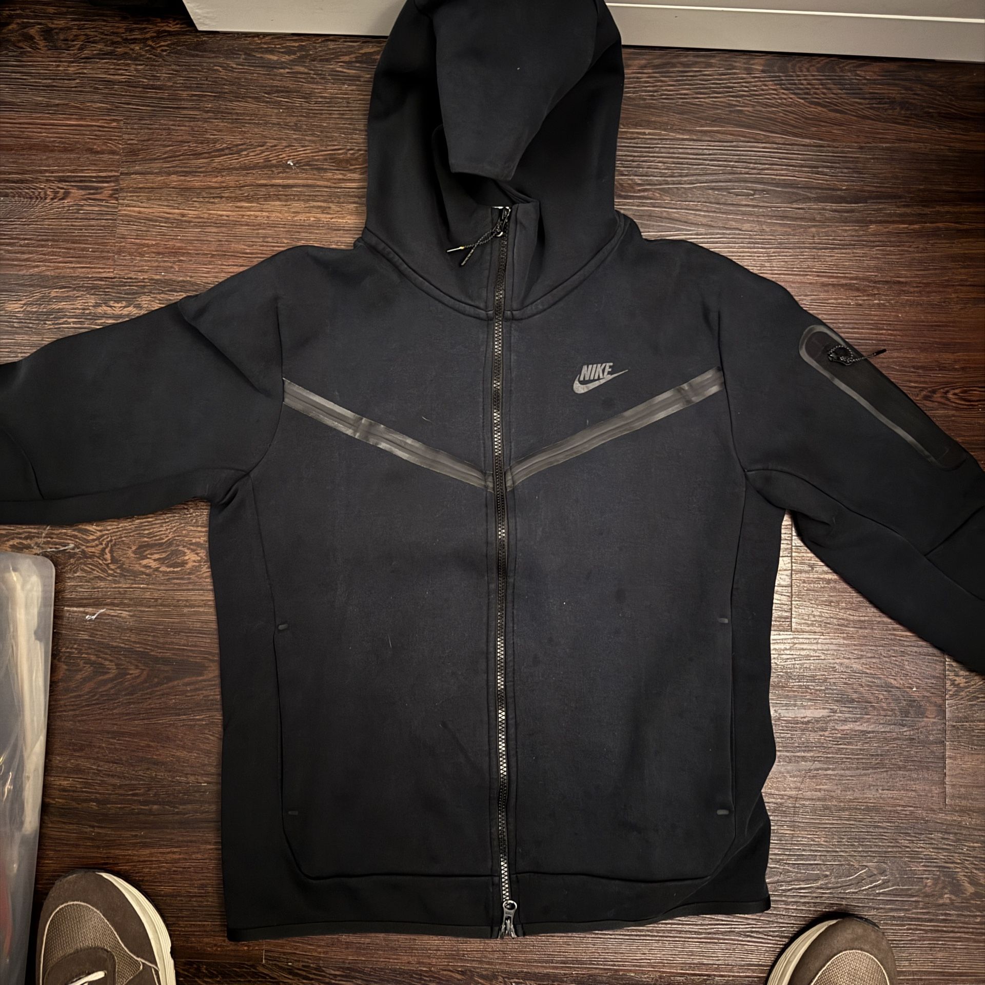 Used Men’s Nike Tech Jacket Size Medium