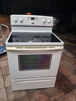 White Maytag Glasstop Stove Works Perfect