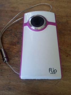 FLIP ULTRA CAMCORDER WITH TWO HOURS OF RECORDING