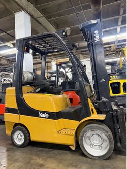 YALE forklift 7000 lb,3 stage, side shift
