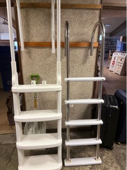 Pool ladder