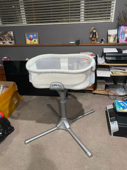 Halo baby bassinet swivel sleeper