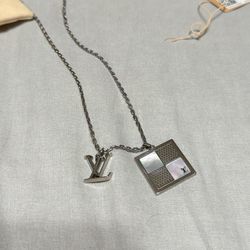 Louis Vuitton Necklace (LV) 