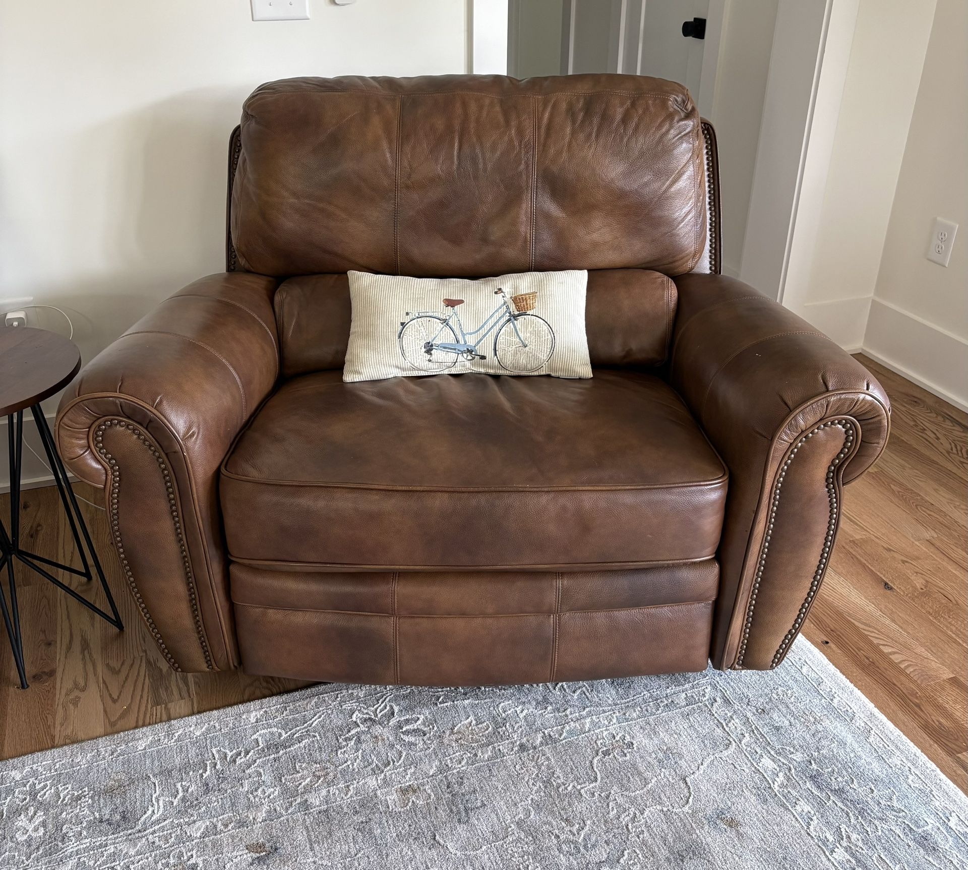 Recliner. Chair And 1/2 Size