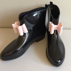Women’s Rain boots- 9.5