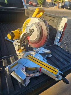 Dewalt DWS780 Professional Sliding Compound Miter Saw