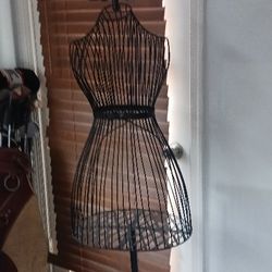 Black Mesh Mannequin Rack for Entrance or Bedroom