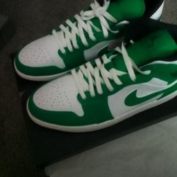 Air Jordan 1 Mid- Mens Size 12