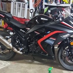 2025 Boom 250R Streetbike