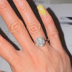 Engagement Emerald cut  2 ct 14 k gold