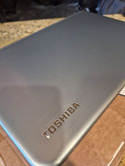 Toshiba laptop MINT  Titanium  i7 17" DVDRW 1TB