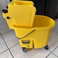 WaveBrake 35 Qt. Plastic Mop Bucket with Wringer