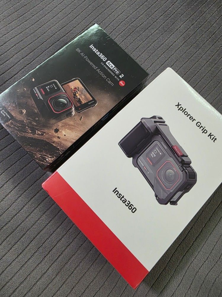 Insta360 Ace Pro 2 + Xplorer Grip Kit