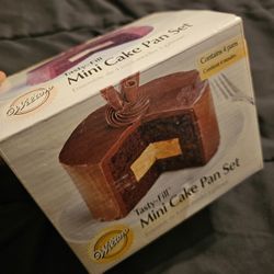 Wilton Tasty-fill Mini Cake Pan Set