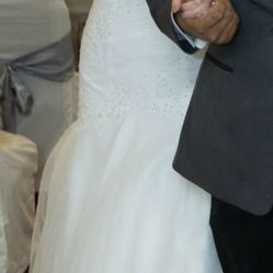 WEDDING DRESS/David’s Bridal