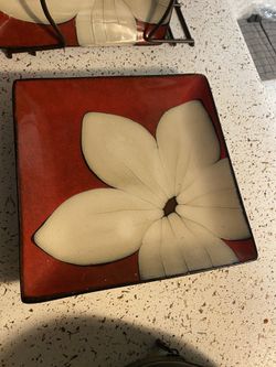 8 Pieces Dinner Set (like new) 3 Matching Cups