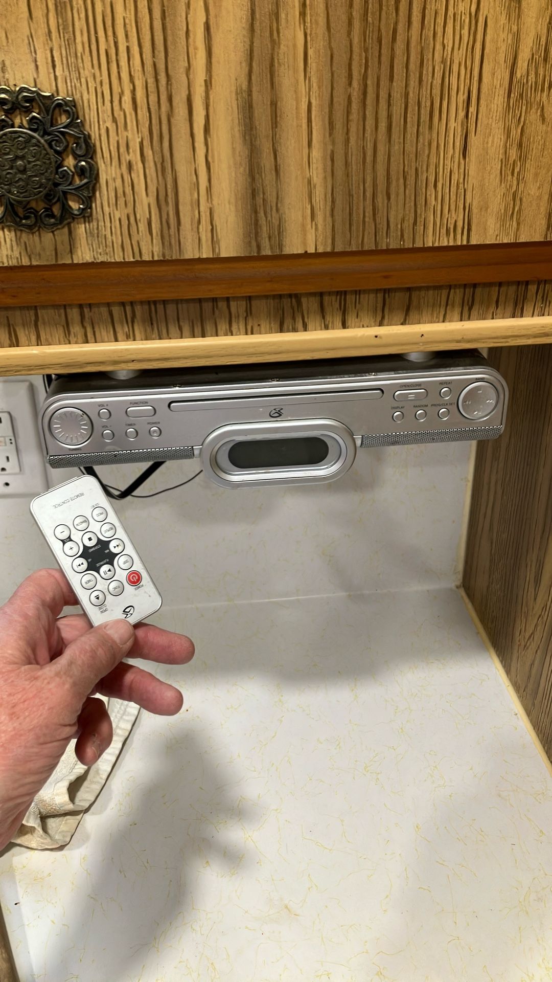 Under the counter kitchen AM/FM stereo