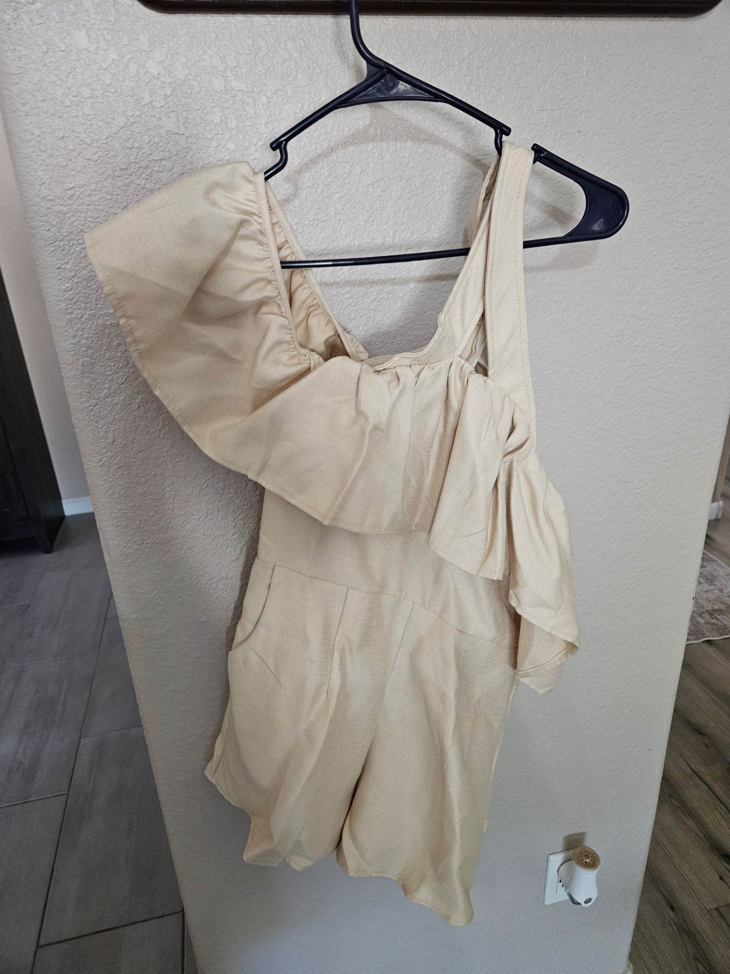 Cream romper