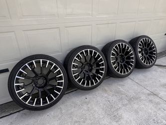 Set of 4 22” Black Wheels and Tires 265/35/ZR22