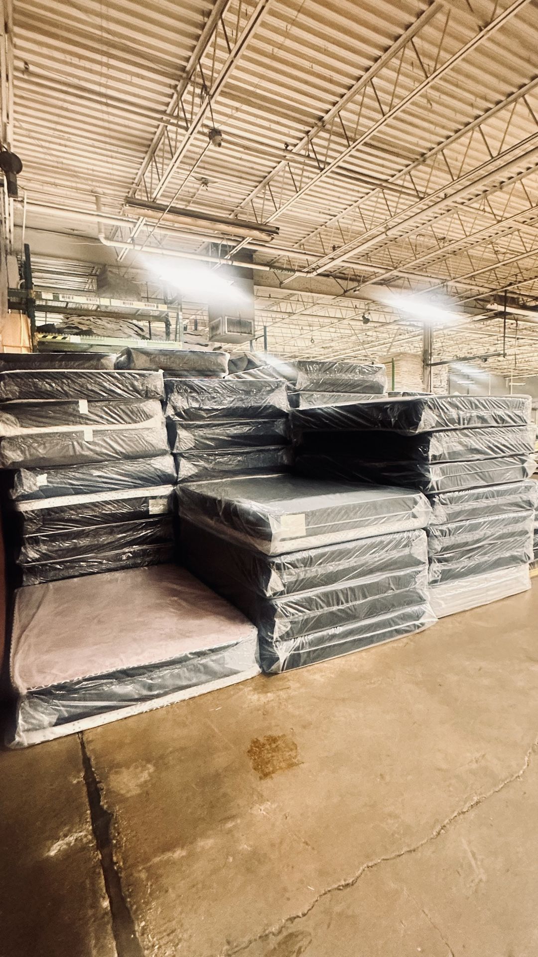 Queen Mattress ( Double Aides) Come With Free Box Spring - Delivery 🚚 Available