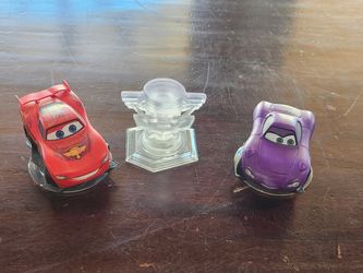 Disney Infinity Cars 2 Lightning McQueen, Holley Shiftwell and Cars Piston Cup Crystal Trophy Playset Piece