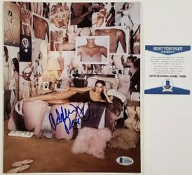 ADDISON RAE AUTOGRAPH