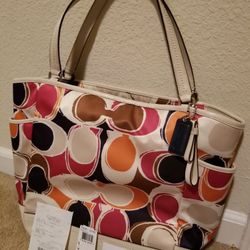 Large shoulder Coach Bag never used