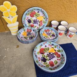 Dinner Set For 4 People 