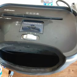 Fellowes Paper shredder And Bucket