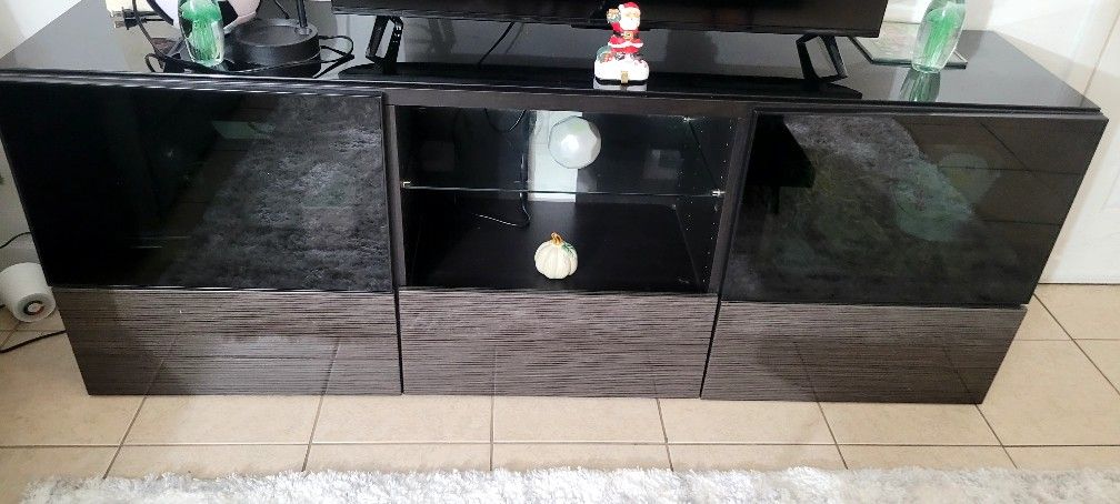 Modern TV Stand for Sale – Excellent Condition