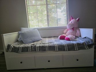 IKEA HEMNES daybed with 3 drawers