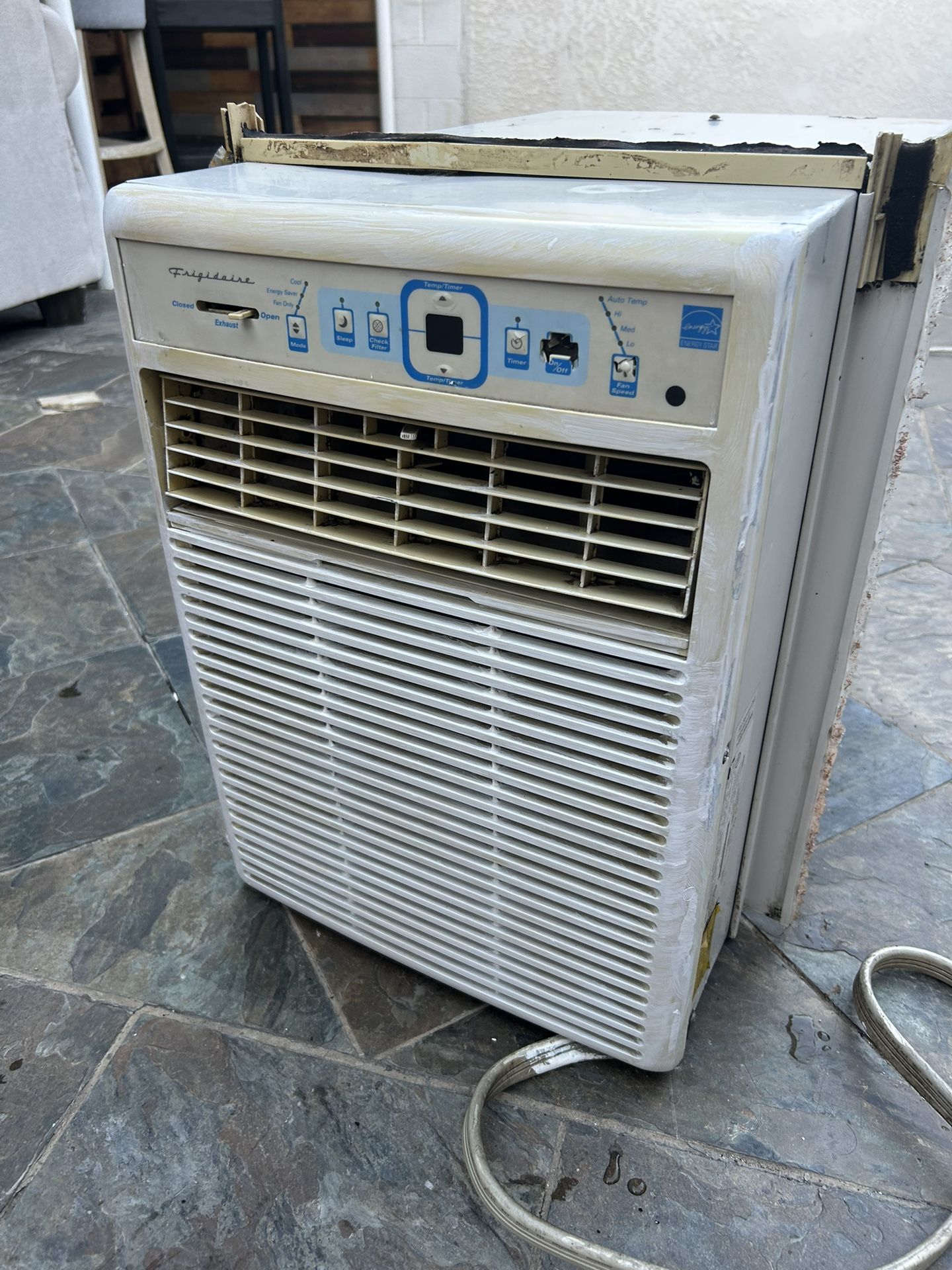 Window AC - Frigidaire 8 BTU