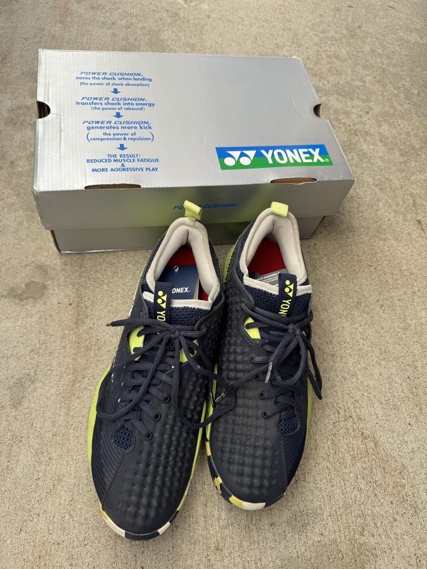 Men’s Yonex Tennis Court Shoes Size 11 Like New !