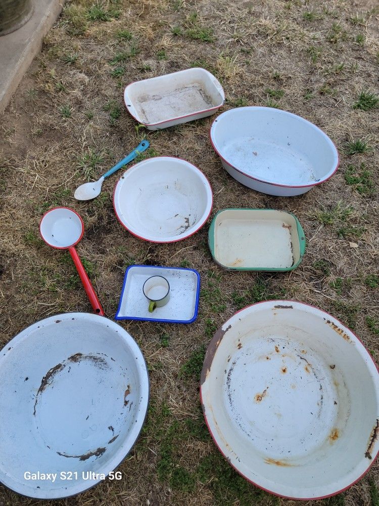 Porcelain Pans And Cups And Spoons