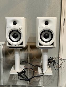 Pioneer DJ DM-40-W Active Monitor Speakers with stand