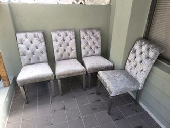 4 dinning table in good condition 80 cash for all four
