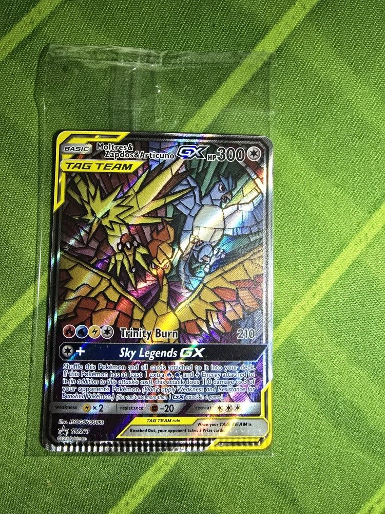 Pokemon Hidden Fates Moltres Zapdos Articuno GX SM210 Promo Crimp Error Sealed