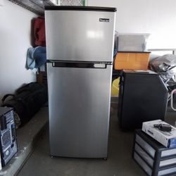 Magic Chef Refrigerator Freezer