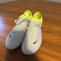 Nike Phantom GX 2 Elite soccer cleats metallic silver and volt color Size 8.5