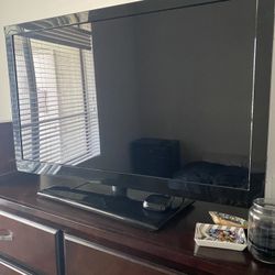 40 Inch Cielo TV With Roku 3 